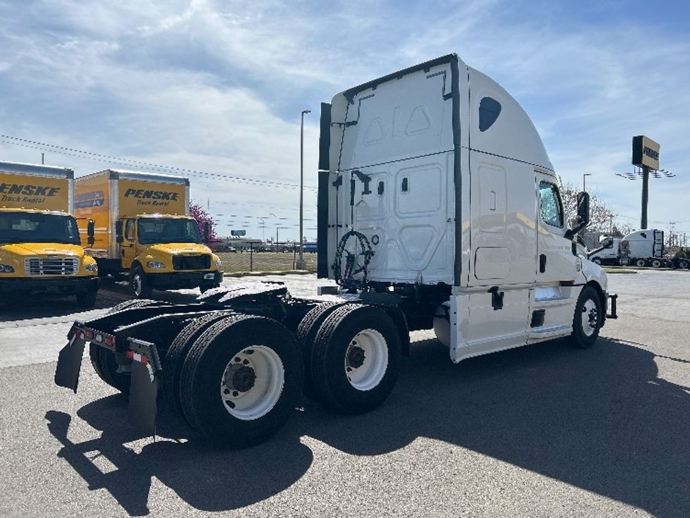 Sleeper Tractor-Heavy Duty Tractors-Freightliner-2021-T12664ST-Oklahoma City-OK-395,980\n\t\tmiles-$ 73,750 - Image 7