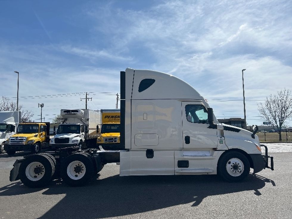 Sleeper Tractor-Heavy Duty Tractors-Freightliner-2021-T12664ST-Oklahoma City-OK-395,980\n\t\tmiles-$ 73,750 - Image 8