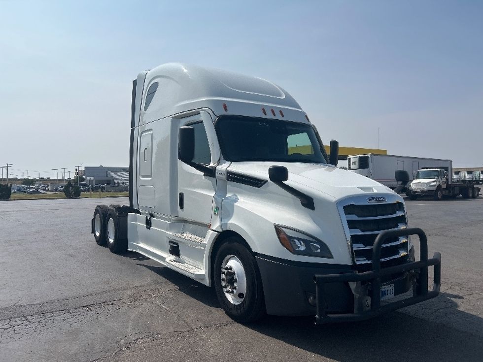 Sleeper Tractor-Heavy Duty Tractors-Freightliner-2021-T12664ST-Oklahoma City-OK-451,672\n\t\tmiles-$ 72,000 - Image 1