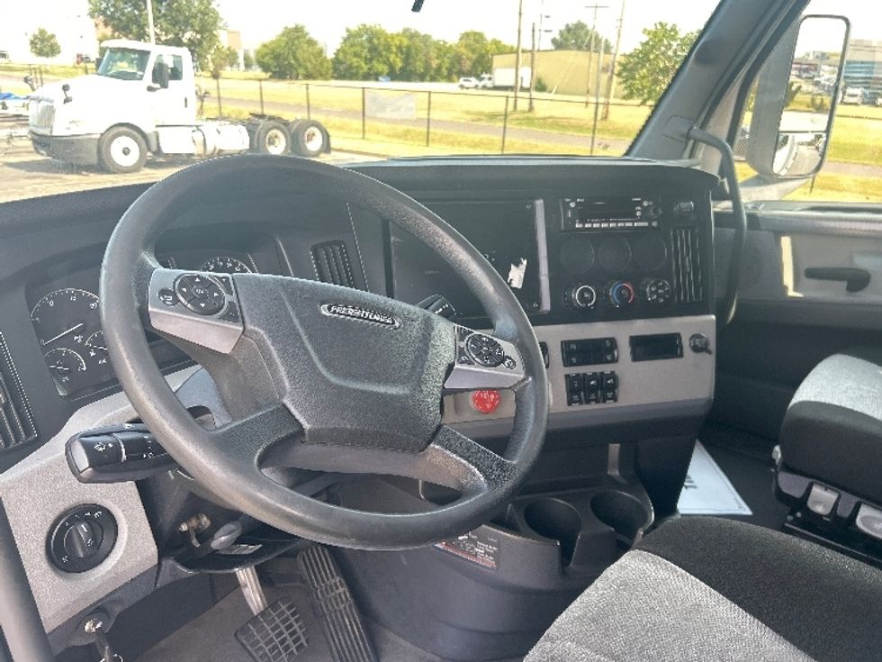 Sleeper Tractor-Heavy Duty Tractors-Freightliner-2021-T12664ST-Oklahoma City-OK-451,672\n\t\tmiles-$ 72,000 - Image 10