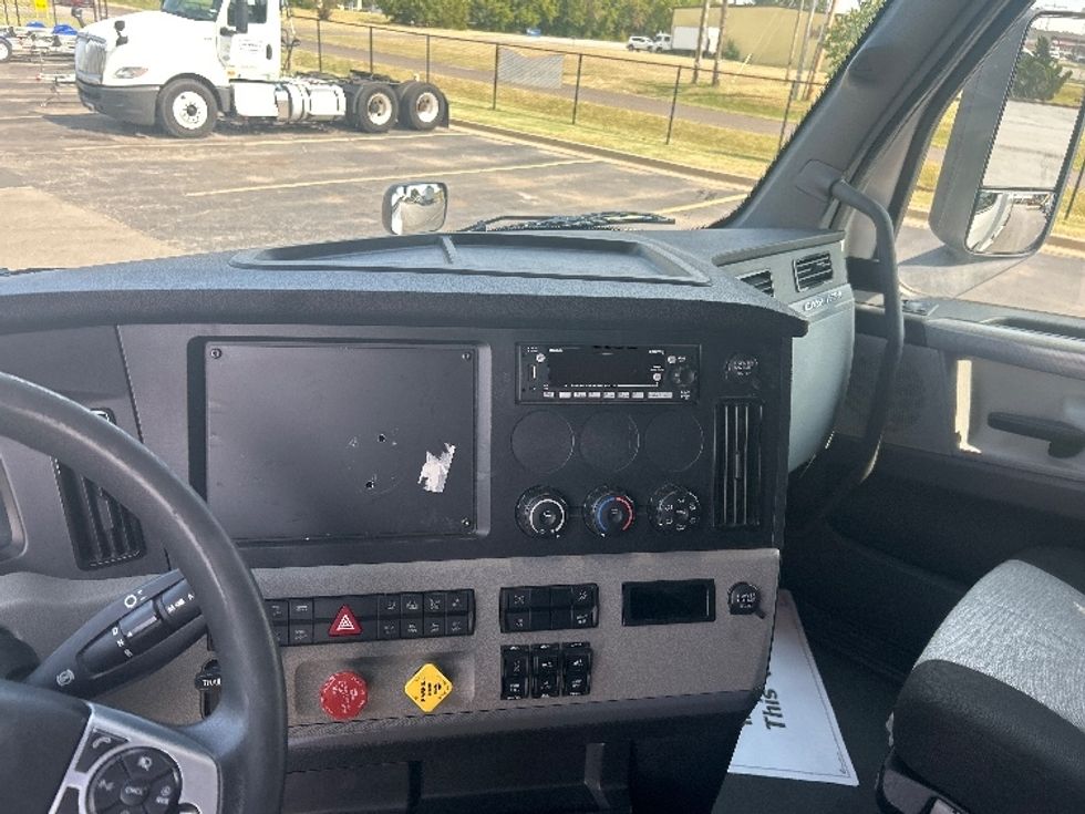 Sleeper Tractor-Heavy Duty Tractors-Freightliner-2021-T12664ST-Oklahoma City-OK-451,672\n\t\tmiles-$ 72,000 - Image 12