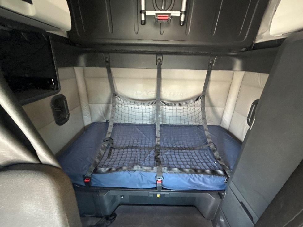 Sleeper Tractor-Heavy Duty Tractors-Freightliner-2021-T12664ST-Oklahoma City-OK-451,672\n\t\tmiles-$ 72,000 - Image 16