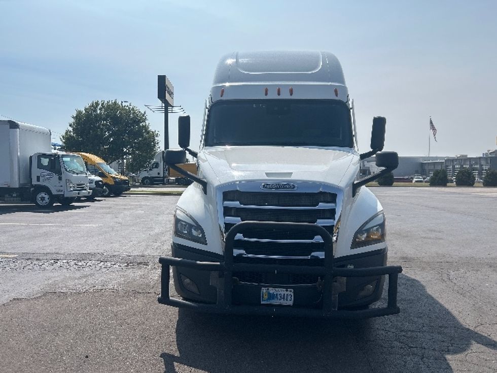 Sleeper Tractor-Heavy Duty Tractors-Freightliner-2021-T12664ST-Oklahoma City-OK-451,672\n\t\tmiles-$ 72,000 - Image 2