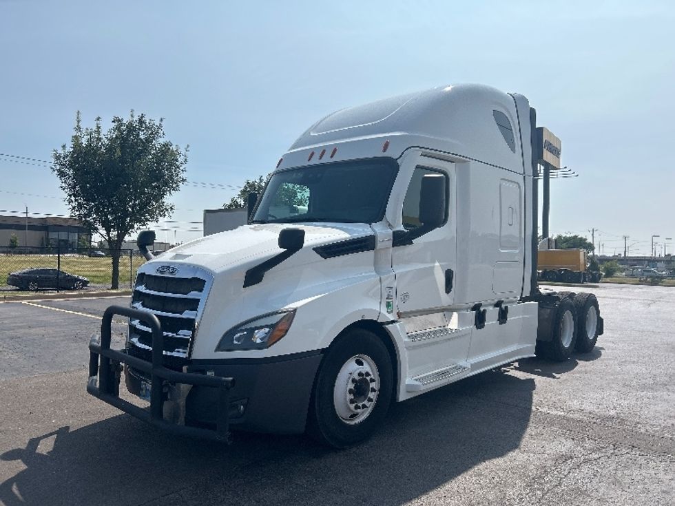 Sleeper Tractor-Heavy Duty Tractors-Freightliner-2021-T12664ST-Oklahoma City-OK-451,672\n\t\tmiles-$ 72,000 - Image 3