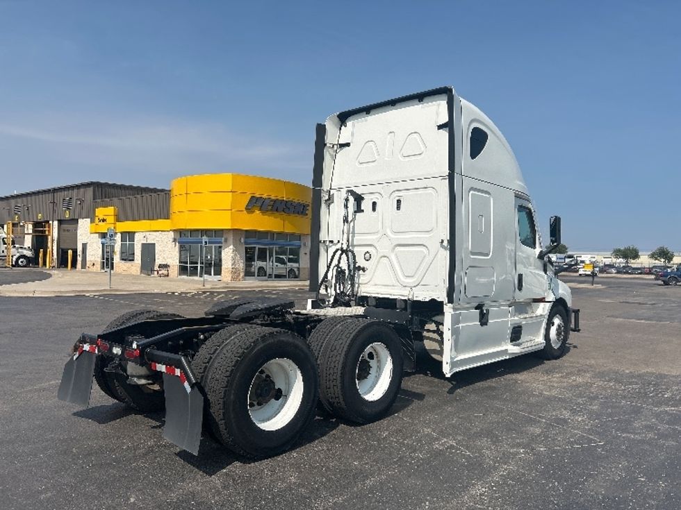 Sleeper Tractor-Heavy Duty Tractors-Freightliner-2021-T12664ST-Oklahoma City-OK-451,672\n\t\tmiles-$ 72,000 - Image 7