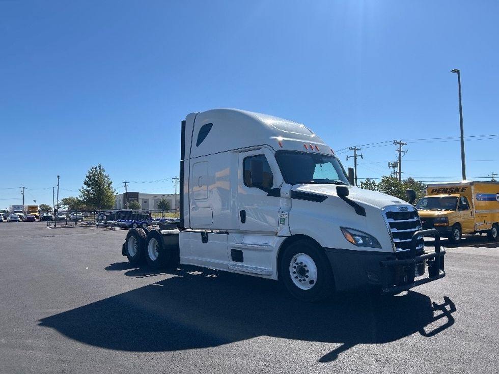 Sleeper Tractor-Heavy Duty Tractors-Freightliner-2021-T12664ST-Oklahoma City-OK-480,345\n\t\tmiles-$ 75,750 - Image 1