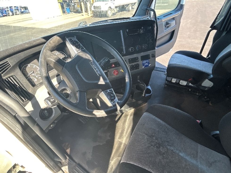 Sleeper Tractor-Heavy Duty Tractors-Freightliner-2021-T12664ST-Oklahoma City-OK-480,345\n\t\tmiles-$ 75,750 - Image 10