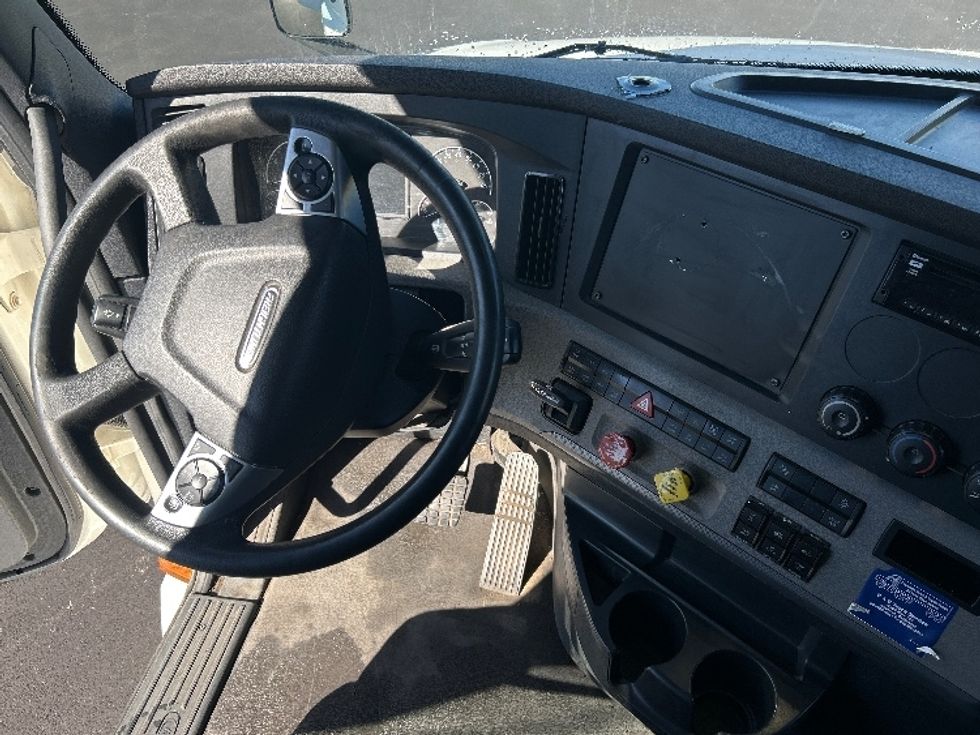 Sleeper Tractor-Heavy Duty Tractors-Freightliner-2021-T12664ST-Oklahoma City-OK-480,345\n\t\tmiles-$ 75,750 - Image 11