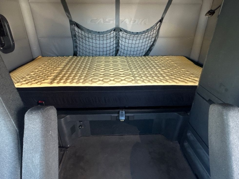 Sleeper Tractor-Heavy Duty Tractors-Freightliner-2021-T12664ST-Oklahoma City-OK-480,345\n\t\tmiles-$ 75,750 - Image 16