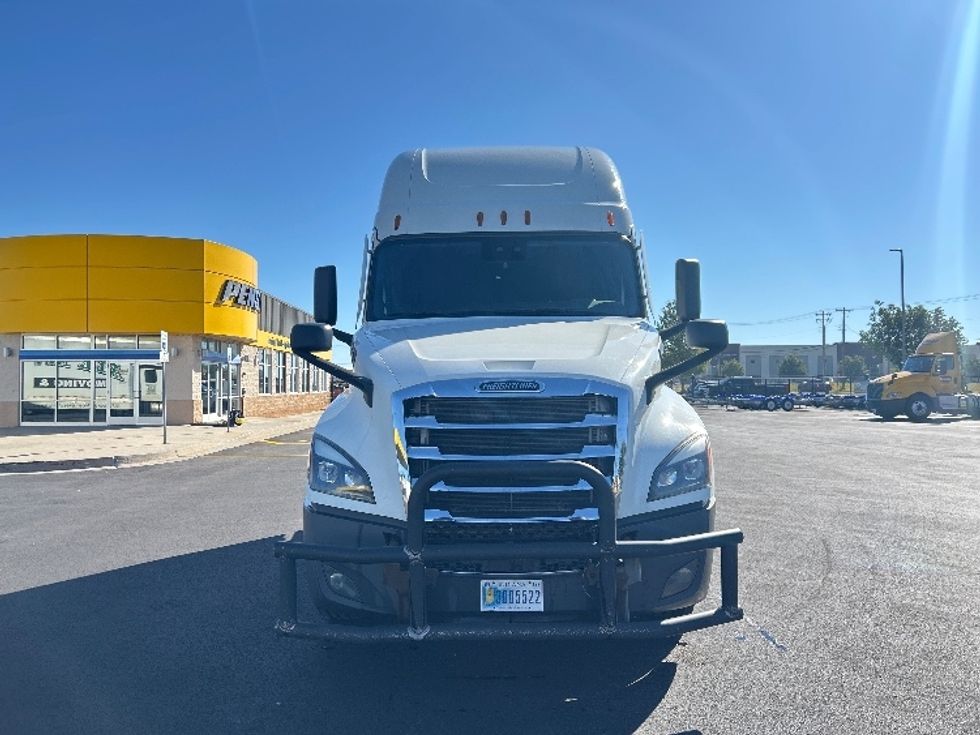 Sleeper Tractor-Heavy Duty Tractors-Freightliner-2021-T12664ST-Oklahoma City-OK-480,345\n\t\tmiles-$ 75,750 - Image 2