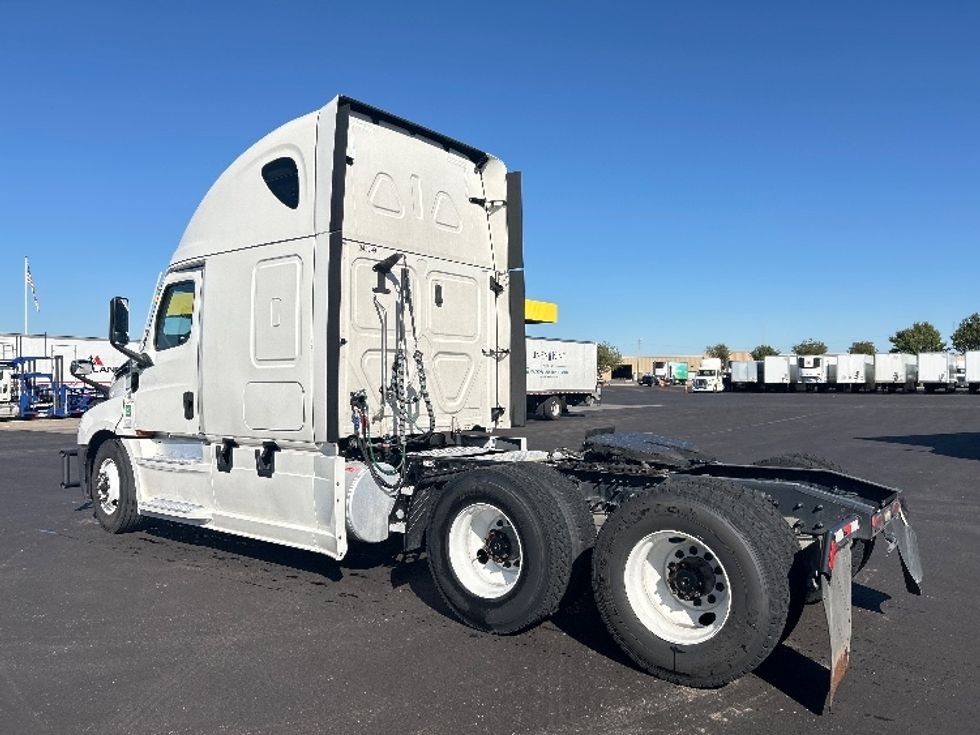Sleeper Tractor-Heavy Duty Tractors-Freightliner-2021-T12664ST-Oklahoma City-OK-480,345\n\t\tmiles-$ 75,750 - Image 5