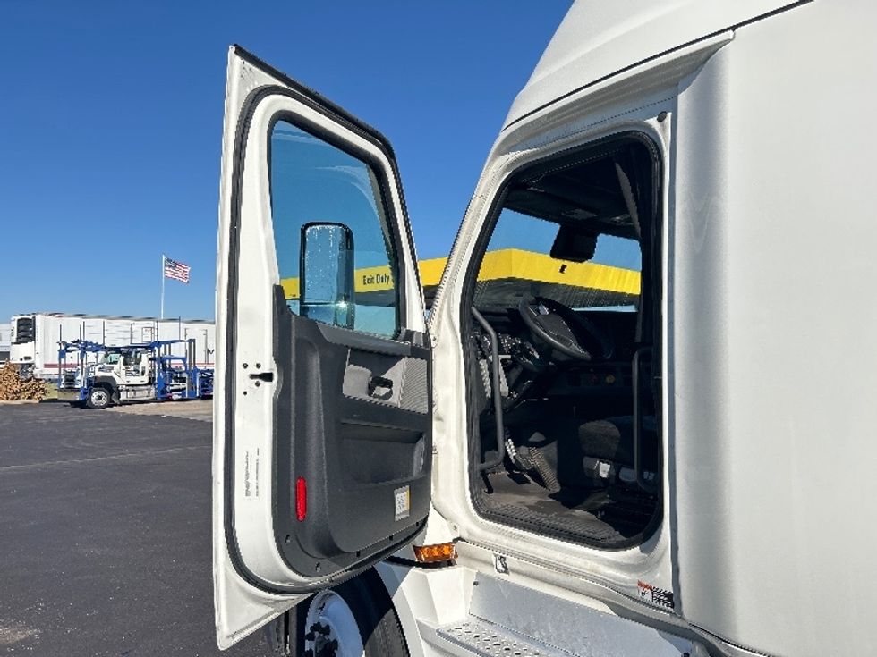 Sleeper Tractor-Heavy Duty Tractors-Freightliner-2021-T12664ST-Oklahoma City-OK-480,345\n\t\tmiles-$ 75,750 - Image 9