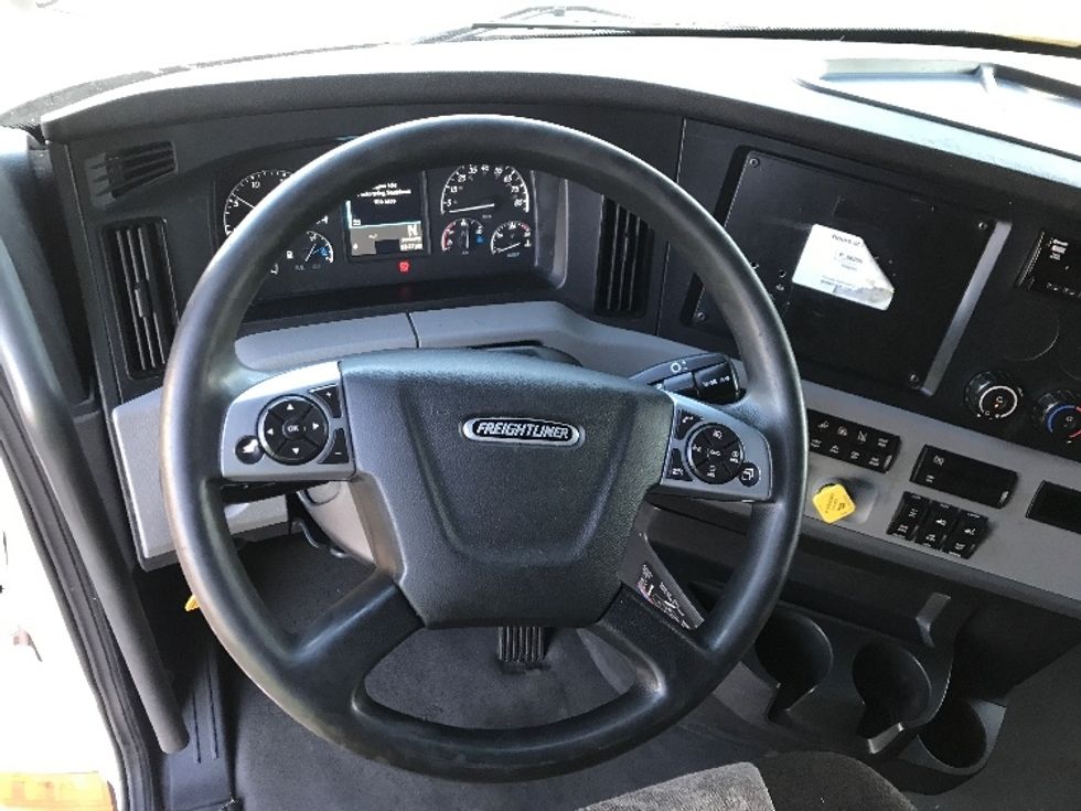 Sleeper Tractor-Heavy Duty Tractors-Freightliner-2021-T12664ST-Oklahoma City-OK-531,161\n\t\tmiles-$ 62,500 - Image 11