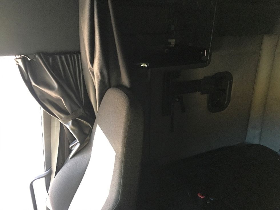 Sleeper Tractor-Heavy Duty Tractors-Freightliner-2021-T12664ST-Oklahoma City-OK-531,161\n\t\tmiles-$ 62,500 - Image 18