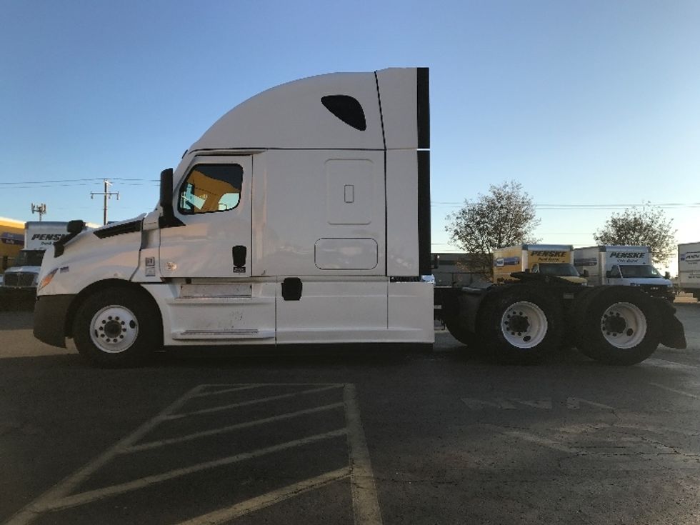 Sleeper Tractor-Heavy Duty Tractors-Freightliner-2021-T12664ST-Oklahoma City-OK-531,161\n\t\tmiles-$ 62,500 - Image 4