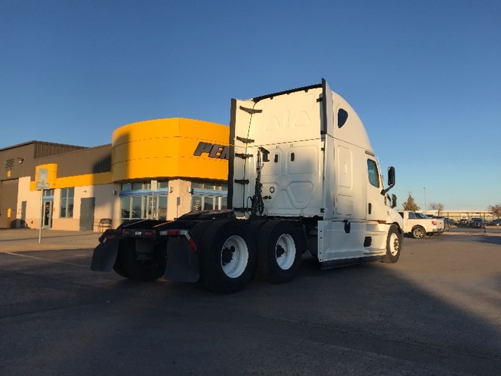 Sleeper Tractor-Heavy Duty Tractors-Freightliner-2021-T12664ST-Oklahoma City-OK-531,161\n\t\tmiles-$ 62,500 - Image 7