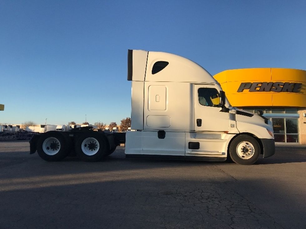 Sleeper Tractor-Heavy Duty Tractors-Freightliner-2021-T12664ST-Oklahoma City-OK-531,161\n\t\tmiles-$ 62,500 - Image 8