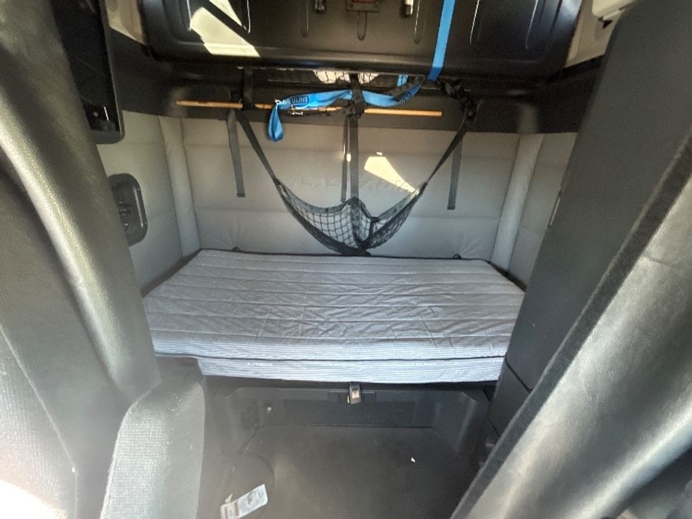 Sleeper Tractor-Heavy Duty Tractors-Freightliner-2021-T12664ST-Oklahoma City-OK-701,562\n\t\tmiles-$ 14,250 - Image 13