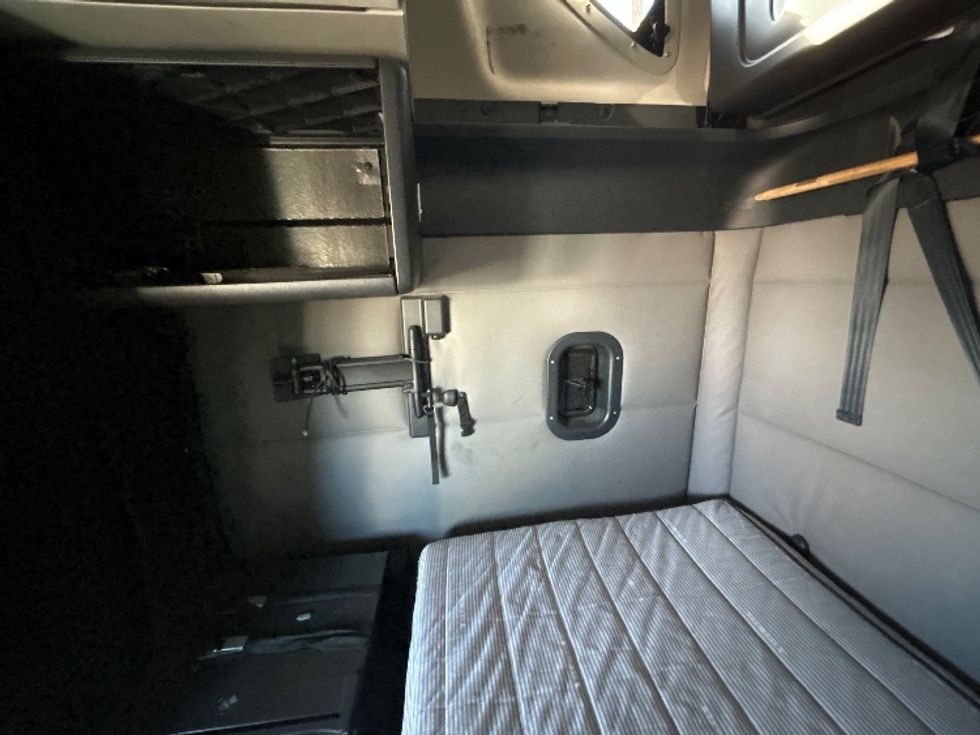 Sleeper Tractor-Heavy Duty Tractors-Freightliner-2021-T12664ST-Oklahoma City-OK-701,562\n\t\tmiles-$ 14,250 - Image 16