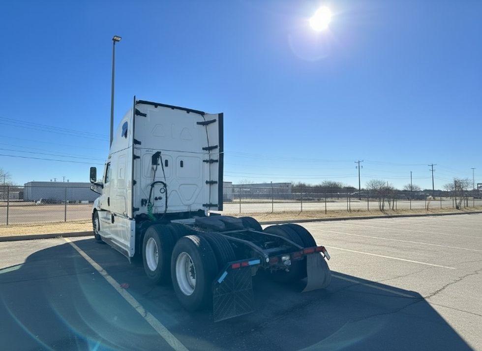 Sleeper Tractor-Heavy Duty Tractors-Freightliner-2021-T12664ST-Oklahoma City-OK-701,562\n\t\tmiles-$ 14,250 - Image 3
