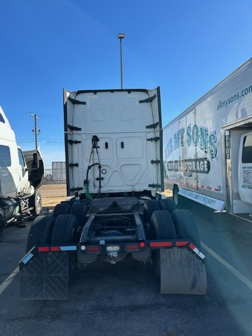 Sleeper Tractor-Heavy Duty Tractors-Freightliner-2021-T12664ST-Oklahoma City-OK-701,562\n\t\tmiles-$ 14,250 - Image 4