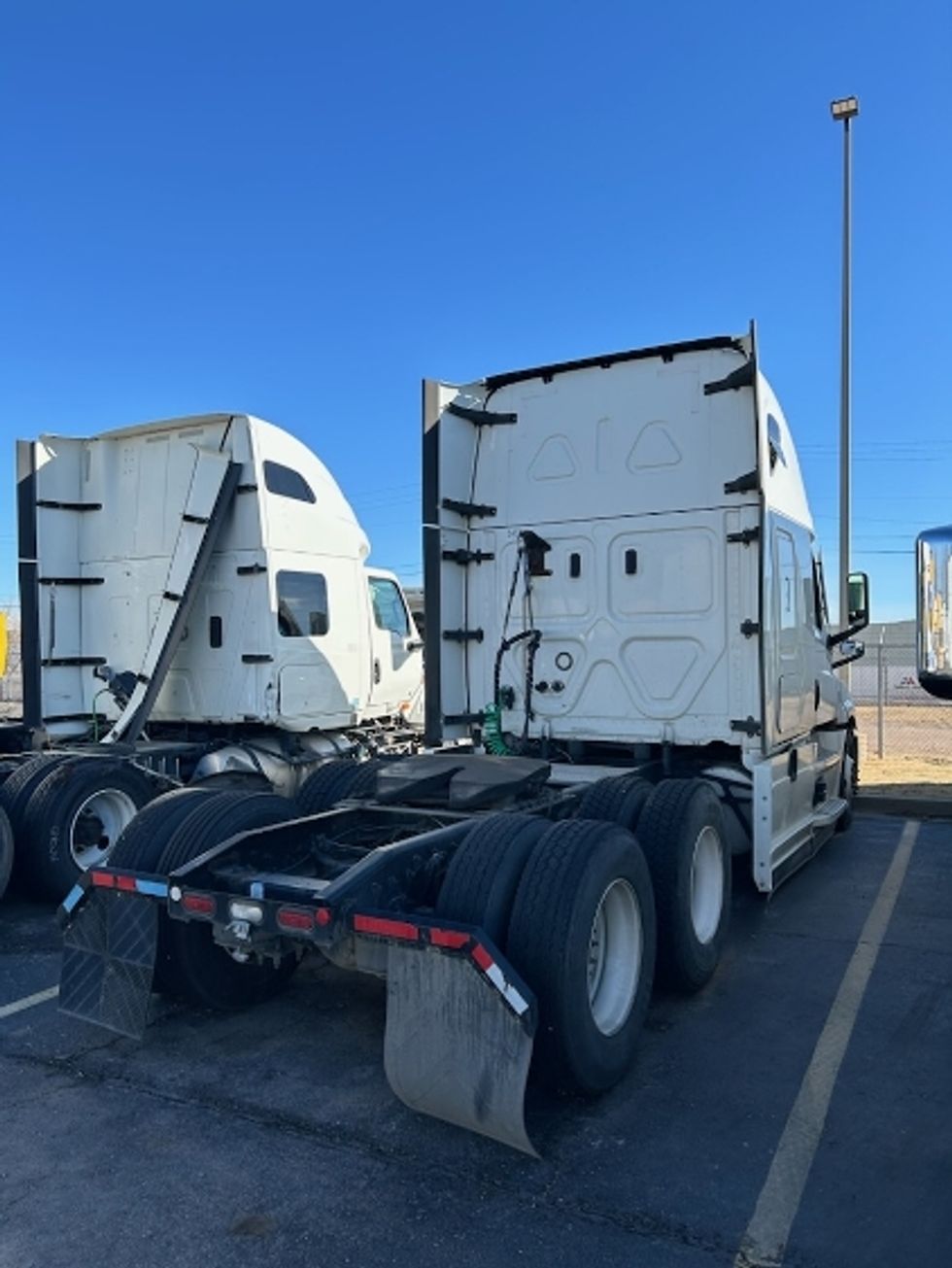 Sleeper Tractor-Heavy Duty Tractors-Freightliner-2021-T12664ST-Oklahoma City-OK-701,562\n\t\tmiles-$ 14,250 - Image 5
