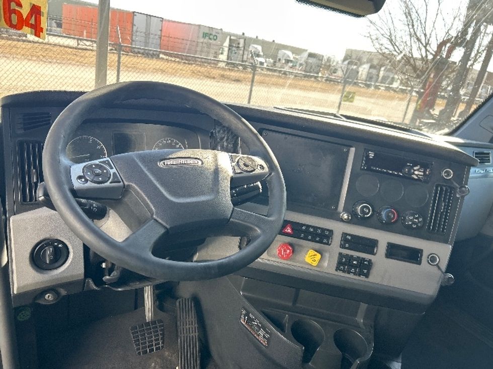 Sleeper Tractor-Heavy Duty Tractors-Freightliner-2021-T12664ST-Oklahoma City-OK-701,562\n\t\tmiles-$ 14,250 - Image 7