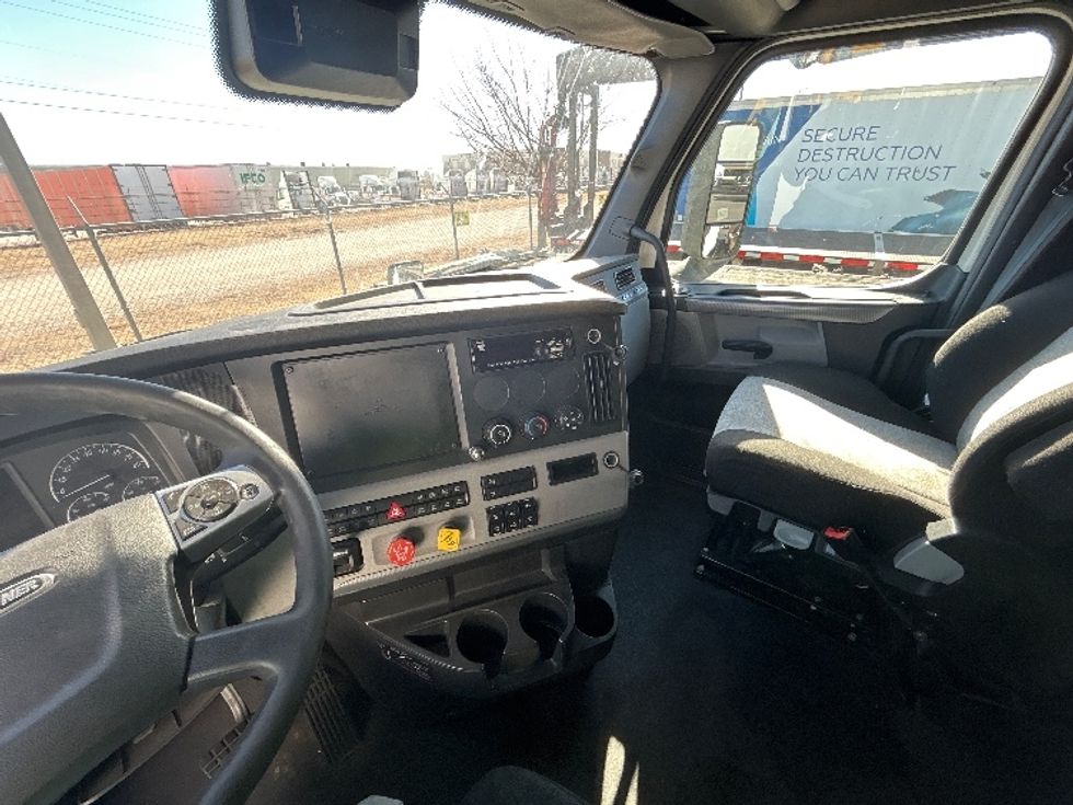 Sleeper Tractor-Heavy Duty Tractors-Freightliner-2021-T12664ST-Oklahoma City-OK-701,562\n\t\tmiles-$ 14,250 - Image 8
