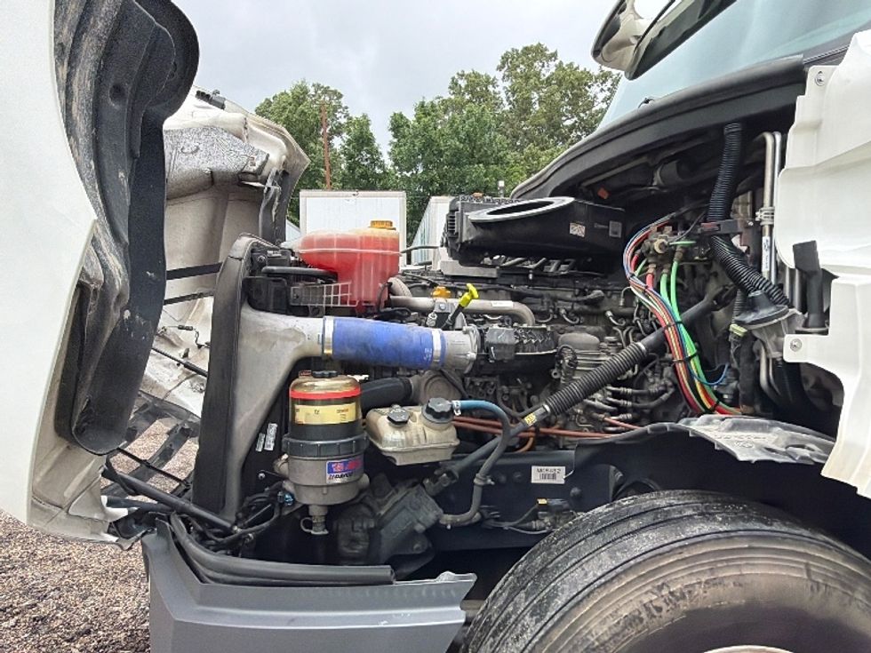 Sleeper Tractor-Heavy Duty Tractors-Freightliner-2021-T12664ST-Olive Branch-MS-810,765\n\t\tmiles-$ 37,500 - Image 20