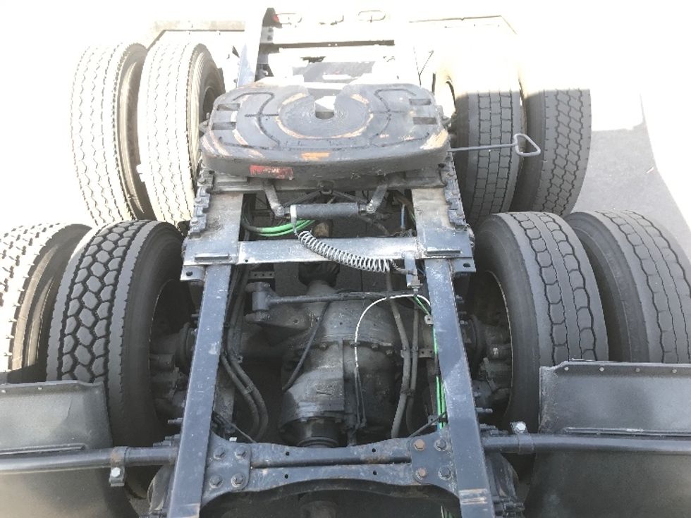 Sleeper Tractor-Heavy Duty Tractors-Freightliner-2021-T12664ST-Ontario-CA-512,137\n\t\tmiles-$ 69,250 - Image 22