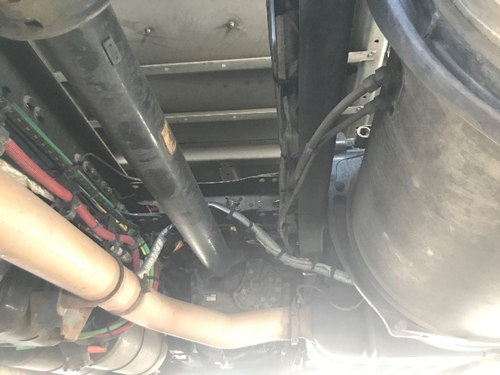 Sleeper Tractor-Heavy Duty Tractors-Freightliner-2021-T12664ST-Ontario-CA-512,137\n\t\tmiles-$ 69,250 - Image 23