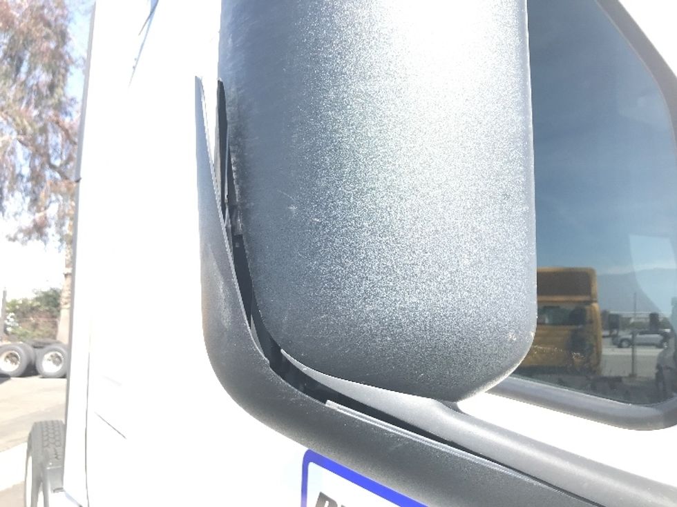 Sleeper Tractor-Heavy Duty Tractors-Freightliner-2021-T12664ST-Ontario-CA-512,137\n\t\tmiles-$ 69,250 - Image 24