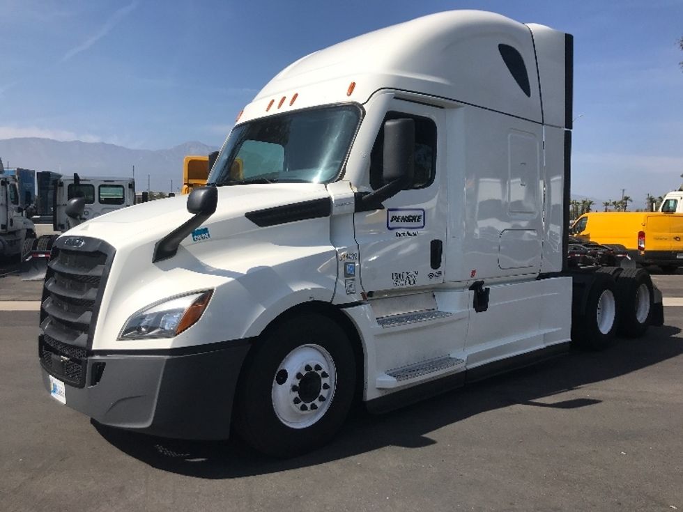 Sleeper Tractor-Heavy Duty Tractors-Freightliner-2021-T12664ST-Ontario-CA-512,137\n\t\tmiles-$ 69,250 - Image 3