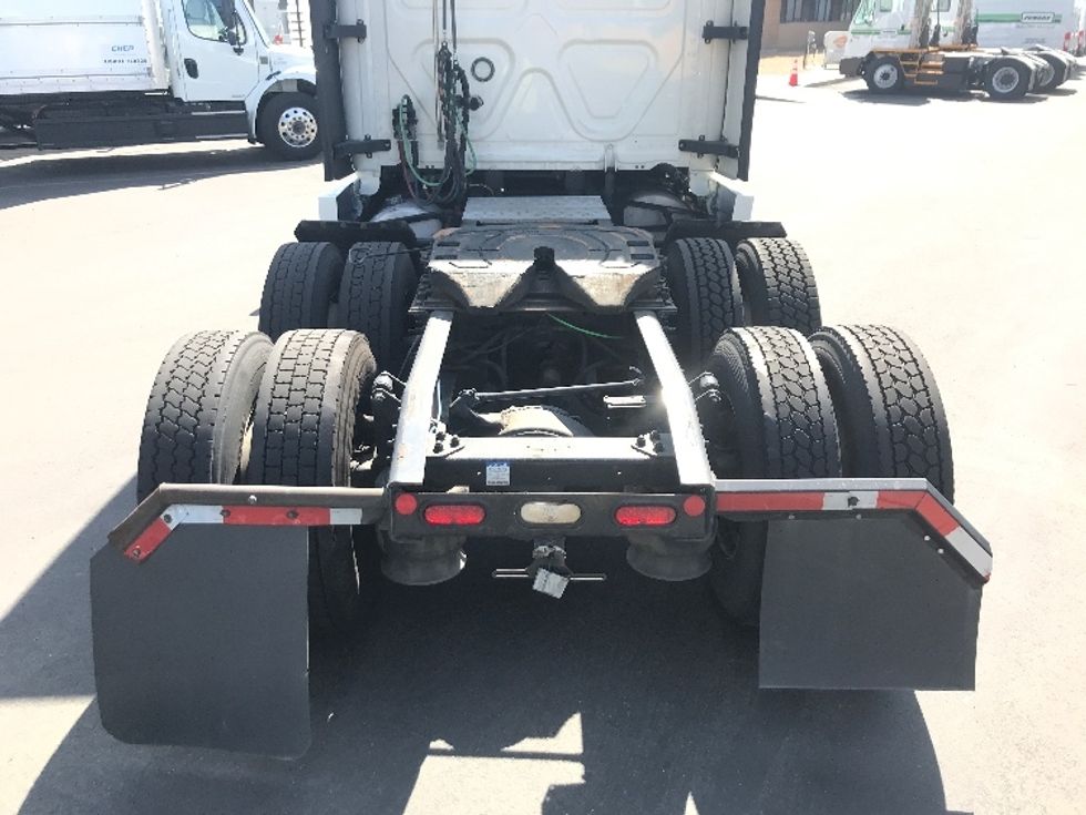 Sleeper Tractor-Heavy Duty Tractors-Freightliner-2021-T12664ST-Ontario-CA-512,137\n\t\tmiles-$ 69,250 - Image 6
