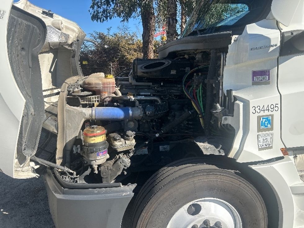 Sleeper Tractor-Heavy Duty Tractors-Freightliner-2021-T12664ST-Ontario-CA-579,128\n\t\tmiles-$ 63,250 - Image 21