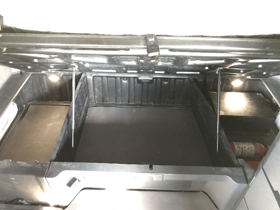 Sleeper Tractor-Heavy Duty Tractors-Freightliner-2021-T12664ST-Ontario-CA-605,308\n\t\tmiles-$ 61,750 - Image 23