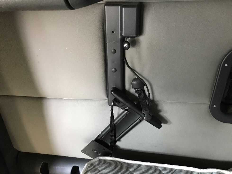 Sleeper Tractor-Heavy Duty Tractors-Freightliner-2021-T12664ST-Ontario-CA-605,308\n\t\tmiles-$ 61,750 - Image 26