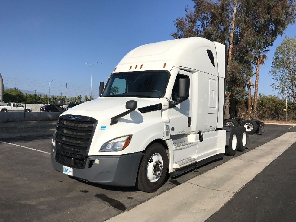 Sleeper Tractor-Heavy Duty Tractors-Freightliner-2021-T12664ST-Ontario-CA-605,308\n\t\tmiles-$ 61,750 - Image 3