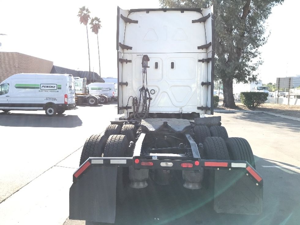 Sleeper Tractor-Heavy Duty Tractors-Freightliner-2021-T12664ST-Ontario-CA-605,308\n\t\tmiles-$ 61,750 - Image 6