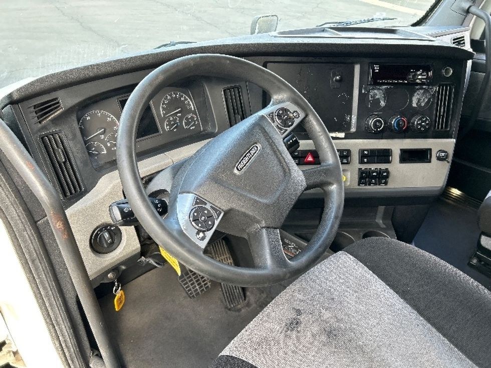 Sleeper Tractor-Heavy Duty Tractors-Freightliner-2021-T12664ST-Ontario-CA-628,305\n\t\tmiles-$ 66,250 - Image 10