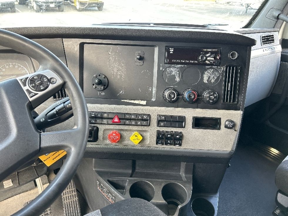 Sleeper Tractor-Heavy Duty Tractors-Freightliner-2021-T12664ST-Ontario-CA-628,305\n\t\tmiles-$ 66,250 - Image 12
