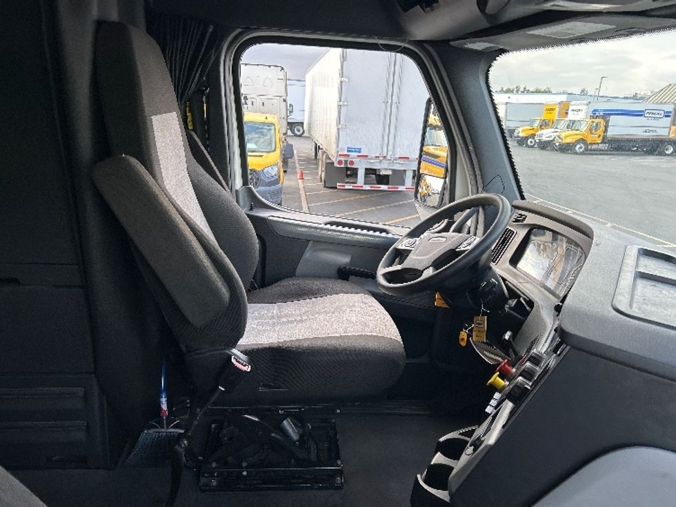 Sleeper Tractor-Heavy Duty Tractors-Freightliner-2021-T12664ST-Ontario-CA-628,305\n\t\tmiles-$ 66,250 - Image 15