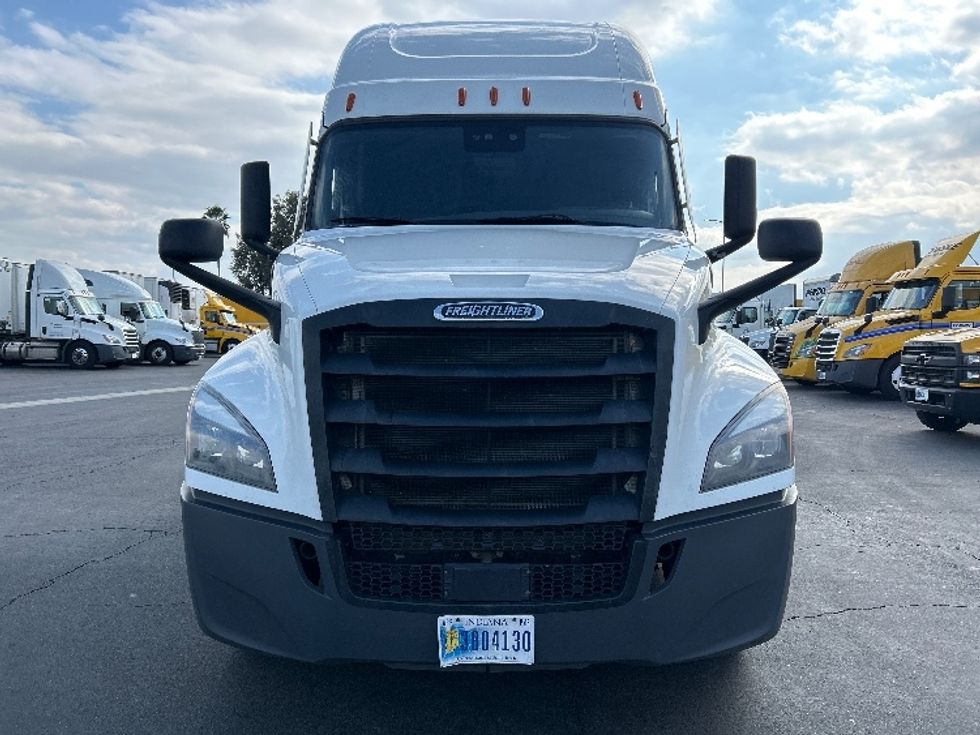 Sleeper Tractor-Heavy Duty Tractors-Freightliner-2021-T12664ST-Ontario-CA-628,305\n\t\tmiles-$ 66,250 - Image 2