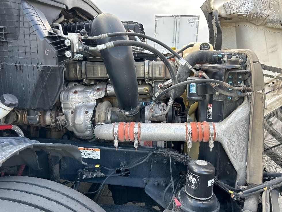 Sleeper Tractor-Heavy Duty Tractors-Freightliner-2021-T12664ST-Ontario-CA-628,305\n\t\tmiles-$ 66,250 - Image 20