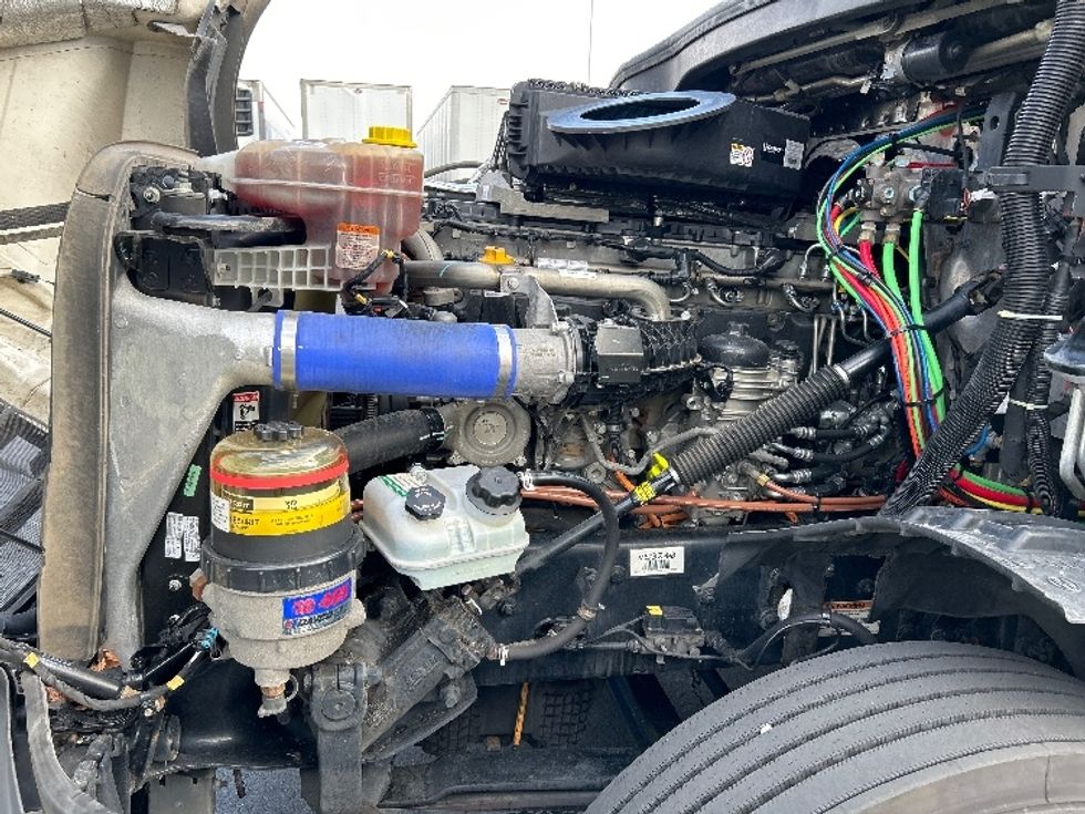 Sleeper Tractor-Heavy Duty Tractors-Freightliner-2021-T12664ST-Ontario-CA-628,305\n\t\tmiles-$ 66,250 - Image 21