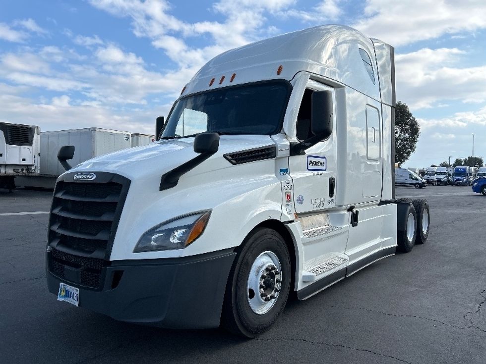 Sleeper Tractor-Heavy Duty Tractors-Freightliner-2021-T12664ST-Ontario-CA-628,305\n\t\tmiles-$ 66,250 - Image 3