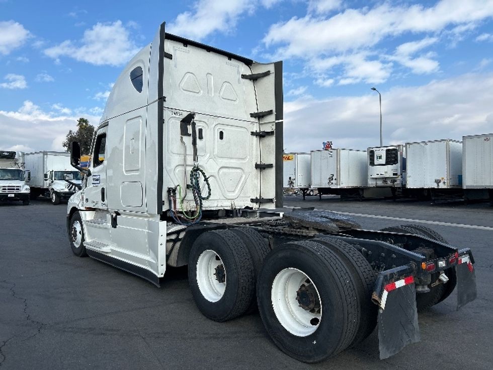 Sleeper Tractor-Heavy Duty Tractors-Freightliner-2021-T12664ST-Ontario-CA-628,305\n\t\tmiles-$ 66,250 - Image 5