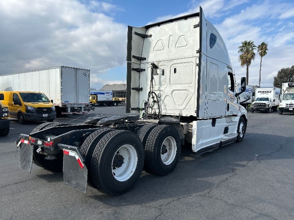 Sleeper Tractor-Heavy Duty Tractors-Freightliner-2021-T12664ST-Ontario-CA-628,305\n\t\tmiles-$ 66,250 - Image 7