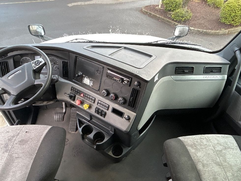 Sleeper Tractor-Heavy Duty Tractors-Freightliner-2021-T12664ST-Orlando-FL-527,479\n\t\tmiles-$ 61,000 - Image 12