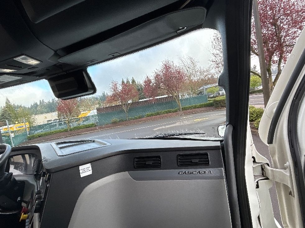 Sleeper Tractor-Heavy Duty Tractors-Freightliner-2021-T12664ST-Orlando-FL-527,479\n\t\tmiles-$ 61,000 - Image 14